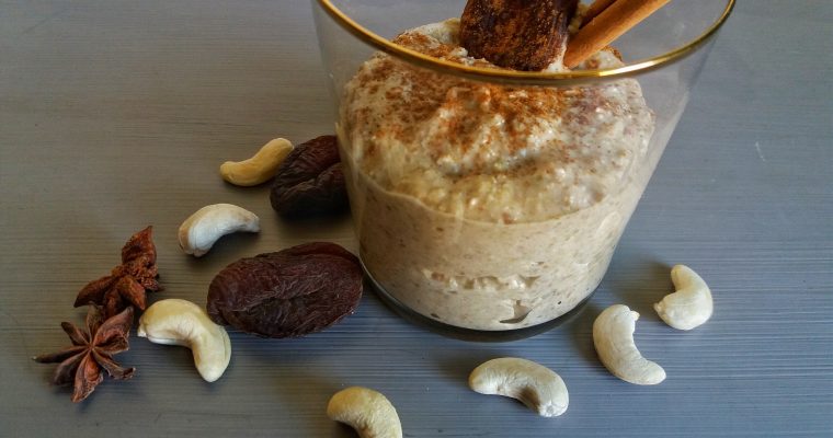 Oats, cashew & apricot porridge